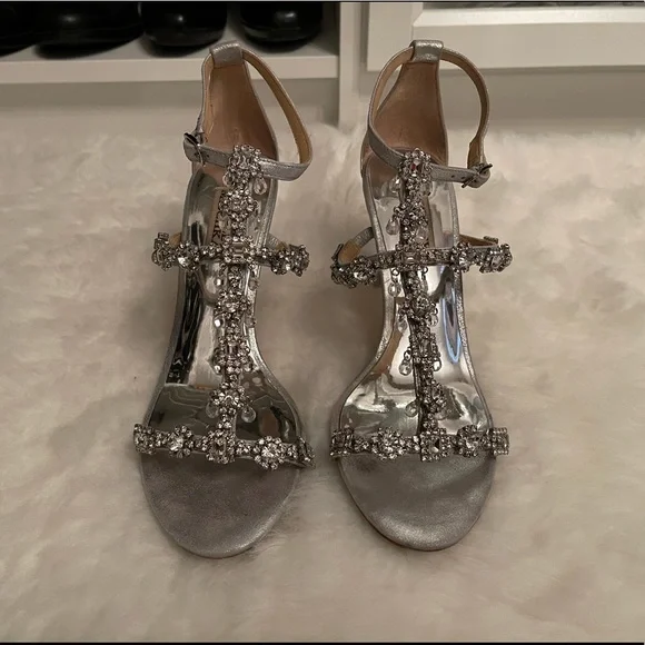 EUC Silver ‘Cascade’ Heeled Sandals by Badgley Mischka - Picture 1 of 11